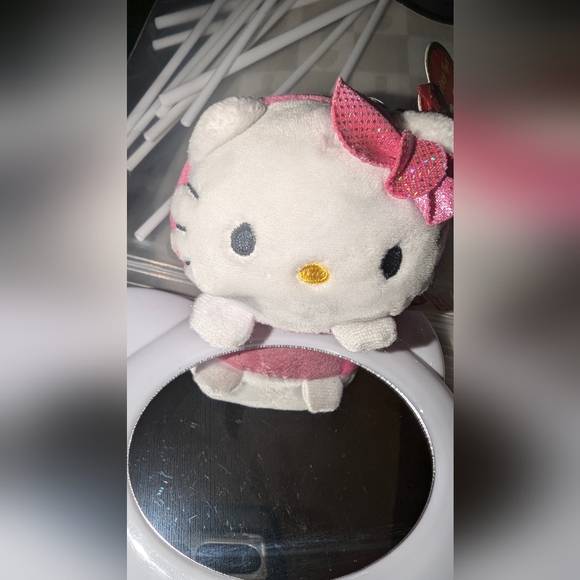 Hello kitty small plushy - Picture 2 of 2